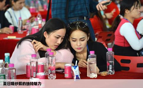 夏日婚纱照的独特魅力